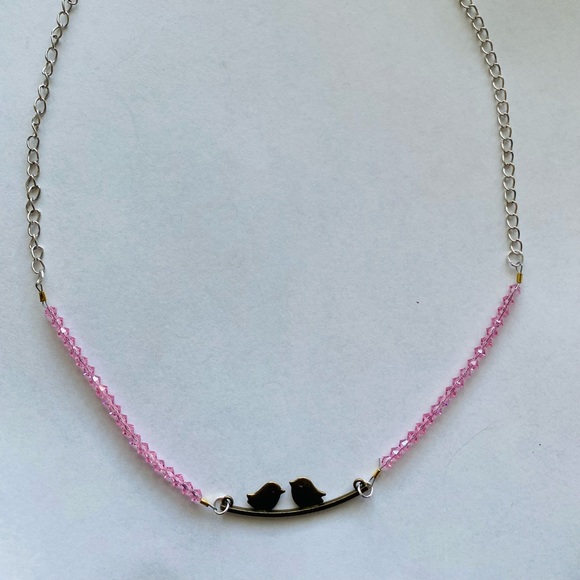 Pink crystal beaded necklace with birds charm - Picture 3 of 4